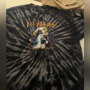 DEF LEPPARD Graphic Tee ** Lightly Worn